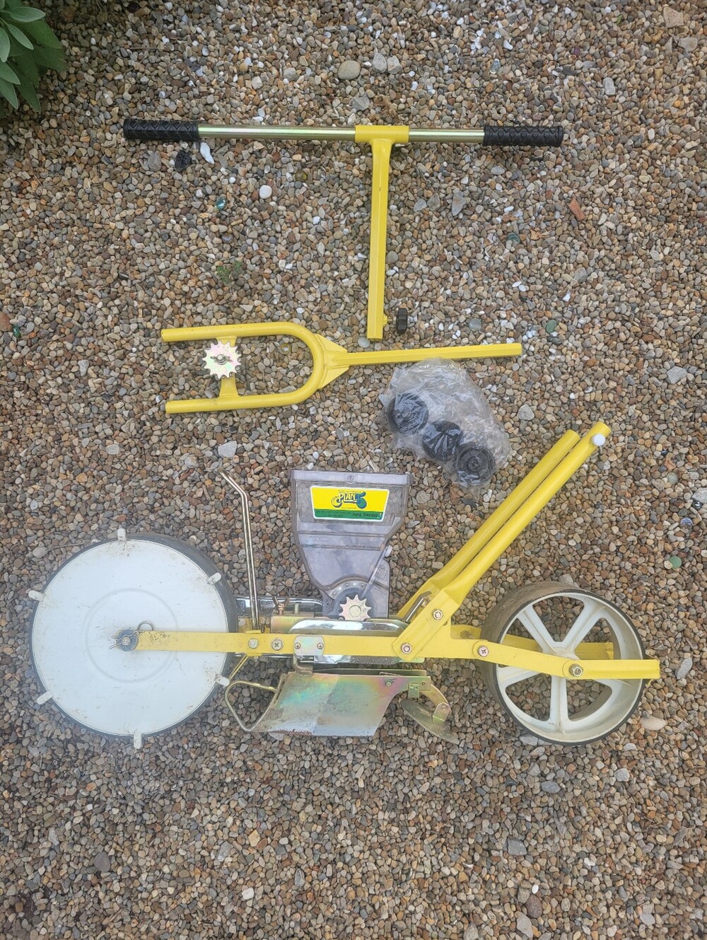 Johnny's Selected Seeds Jang Seeder J P-1Push Seeder